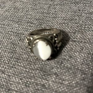Gorgeous sterling silver stone ring